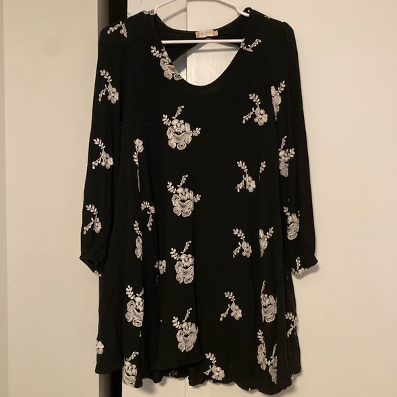 Altar’d State Black Floral Shift Dress - Picture 1 of 4